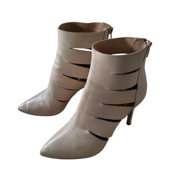 Genuine leather Le Chateau shooties size 6 - Picture 2 of 8